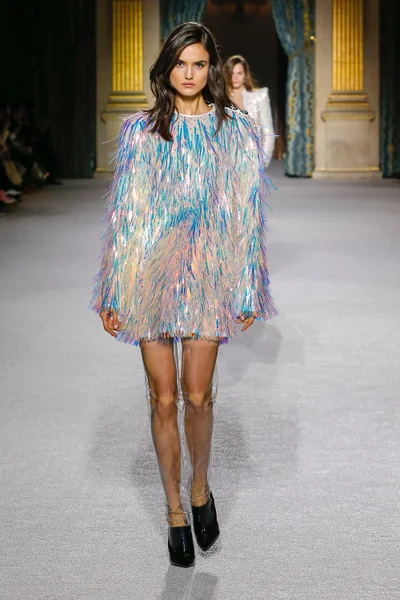 Look 18